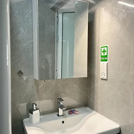 アパート Marina ムサイダ